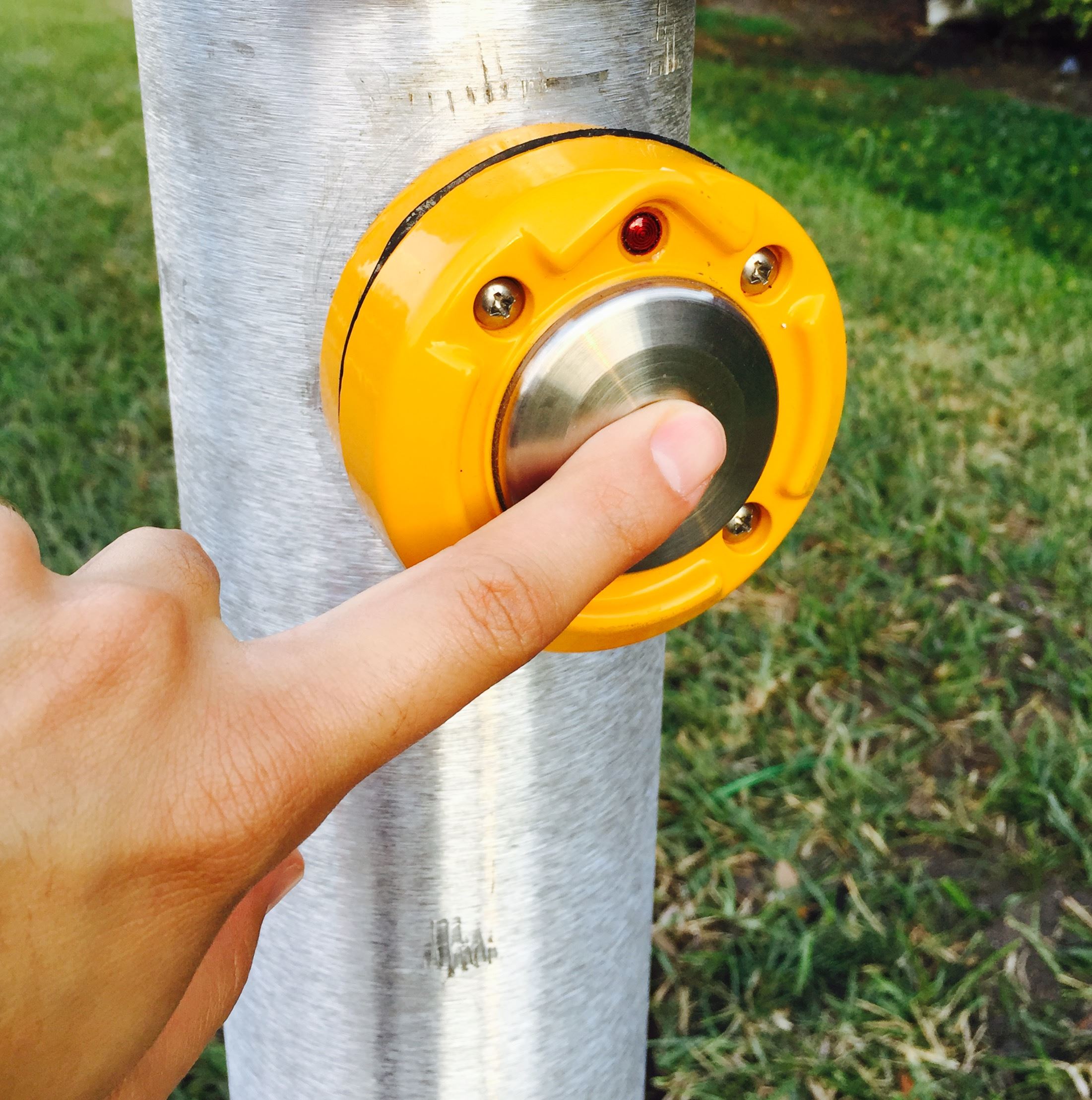 Pedestrian Push Button Picture 